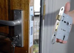 Aqua Locksmith Store Indianapolis, IN 317-456-5482 - 6-Locks-Replace